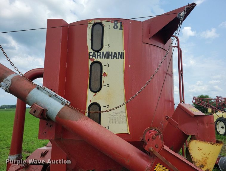 image for item DR4337 Farmhand 817 feed grinder/mixer