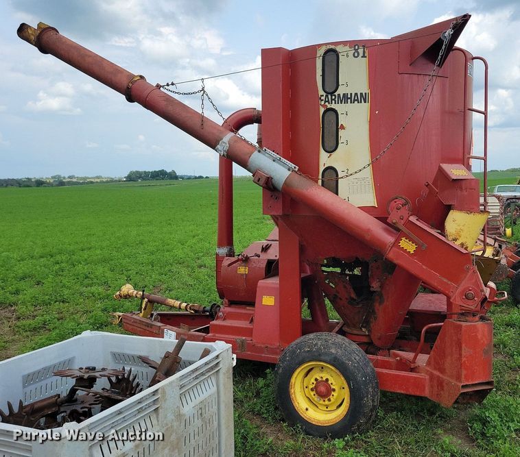 image for item DR4337 Farmhand 817 feed grinder/mixer