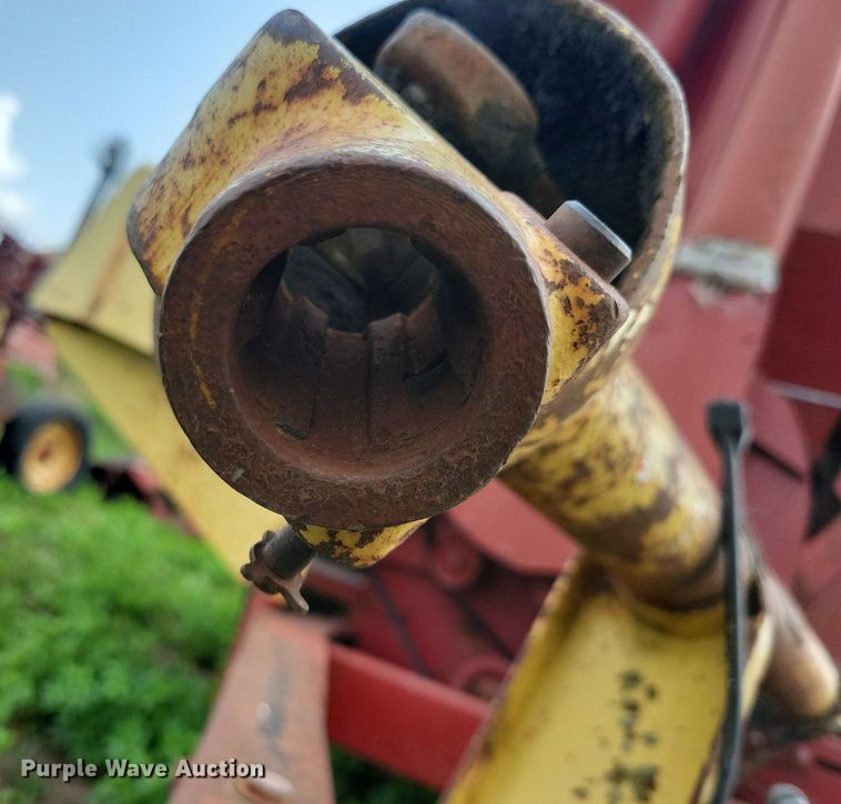 image for item DR4337 Farmhand 817 feed grinder/mixer