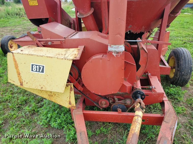 image for item DR4337 Farmhand 817 feed grinder/mixer