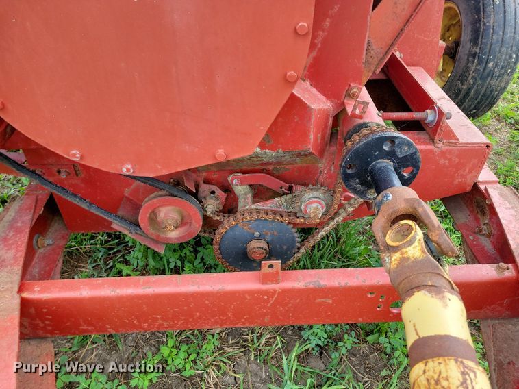 image for item DR4337 Farmhand 817 feed grinder/mixer