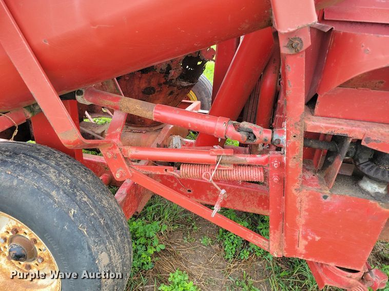 image for item DR4337 Farmhand 817 feed grinder/mixer