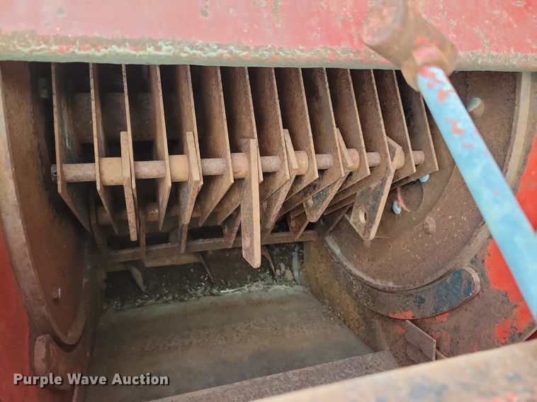 image for item DR4337 Farmhand 817 feed grinder/mixer