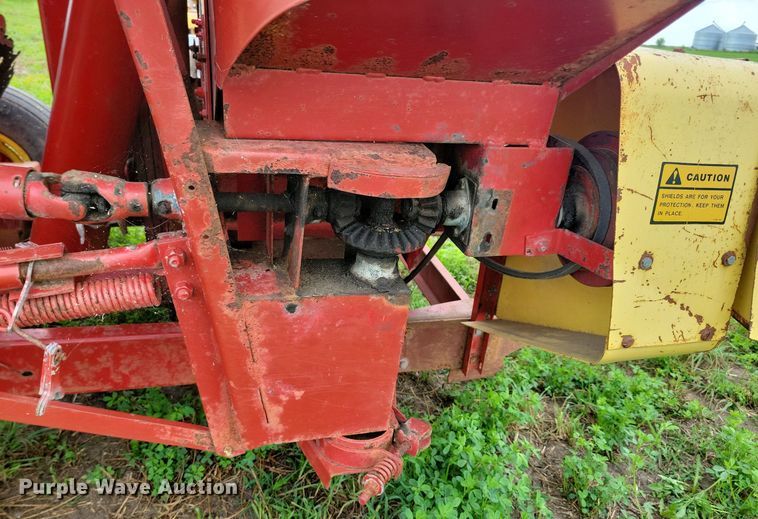 image for item DR4337 Farmhand 817 feed grinder/mixer