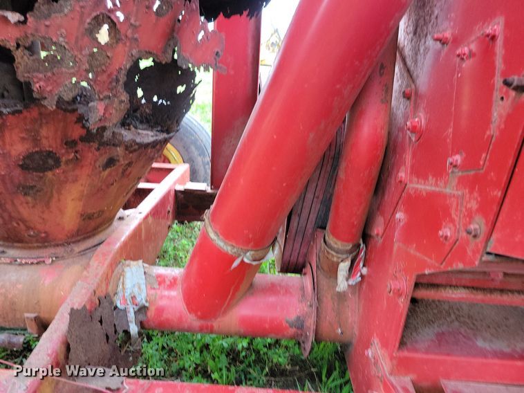 image for item DR4337 Farmhand 817 feed grinder/mixer