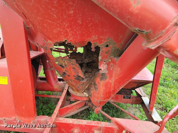 image for item DR4337 Farmhand 817 feed grinder/mixer