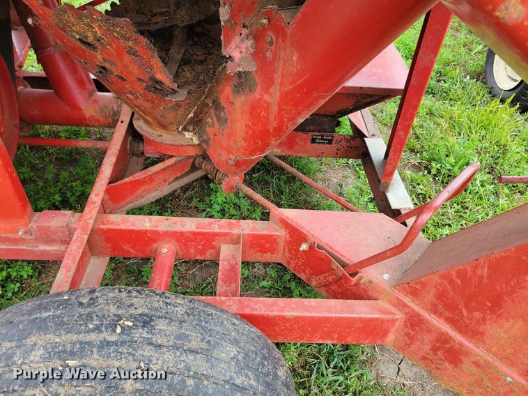 image for item DR4337 Farmhand 817 feed grinder/mixer