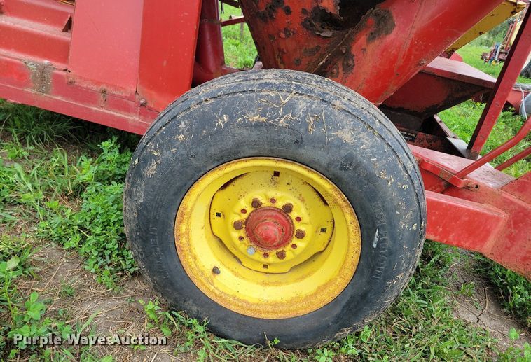 image for item DR4337 Farmhand 817 feed grinder/mixer