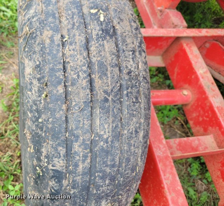 image for item DR4337 Farmhand 817 feed grinder/mixer