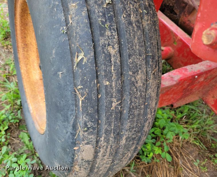 image for item DR4337 Farmhand 817 feed grinder/mixer