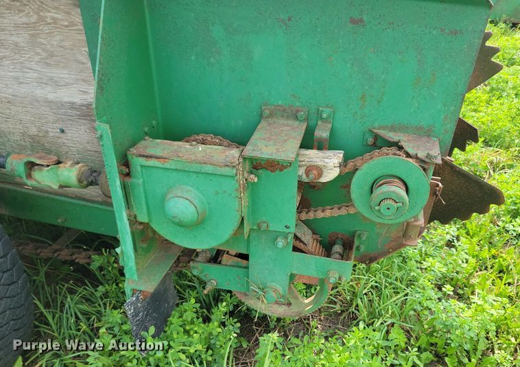 image for item DR4349 Badger BN 200 manure spreader
