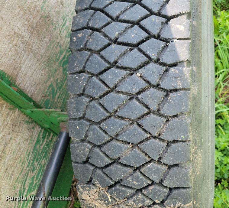 image for item DR4349 Badger BN 200 manure spreader