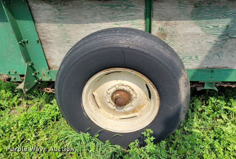 image for item DR4349 Badger BN 200 manure spreader