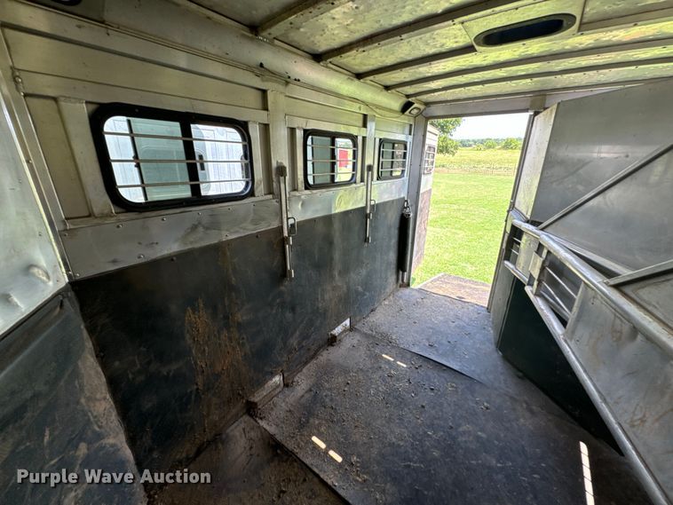 image for item DU3018 2004 Adams horse trailer