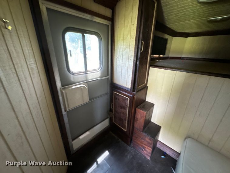 image for item DU3018 2004 Adams horse trailer