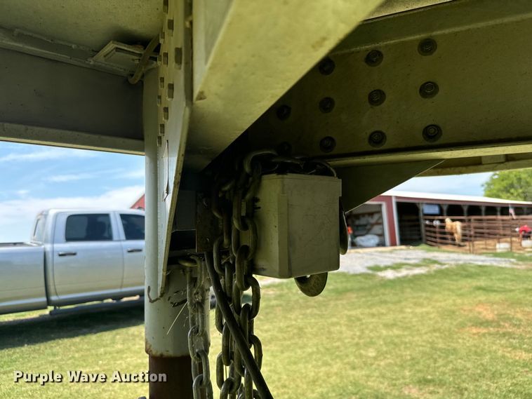 image for item DU3018 2004 Adams horse trailer