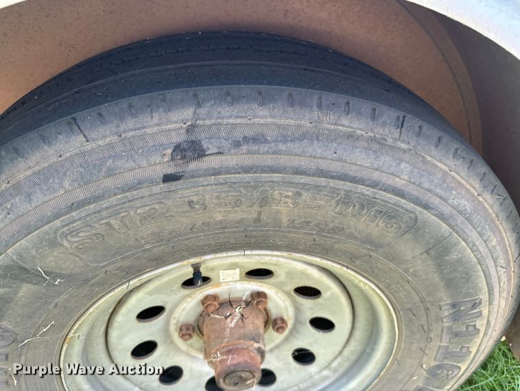 image for item DU3018 2004 Adams horse trailer