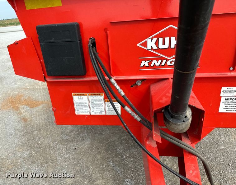 image for item DX0929 Kuhn Knight Prospread 1140 manure spreader
