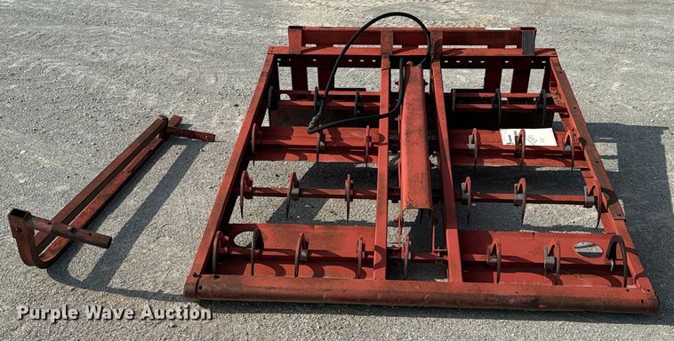 image for item DX0930 Farmhand H118-A skid steer bale accumulator grabber