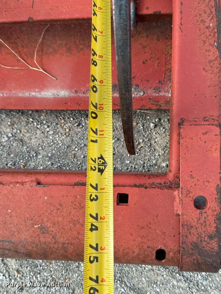 image for item DX0930 Farmhand H118-A skid steer bale accumulator grabber