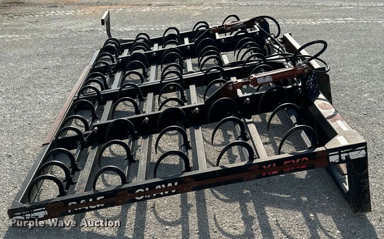 image for item DX0932 Bale Claw XL 5X2 skid steer bale accumulator grapple