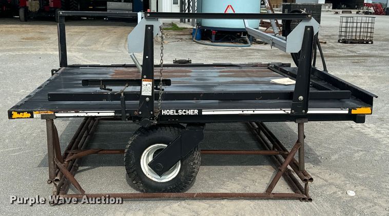 image for item DX0933 Hoelscher 1000 bale accumulator