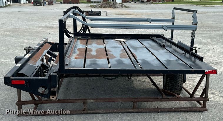 image for item DX0933 Hoelscher 1000 bale accumulator