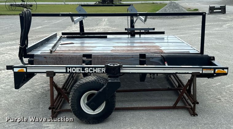 image for item DX0933 Hoelscher 1000 bale accumulator