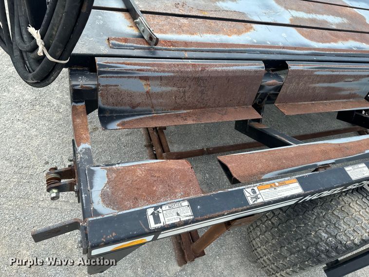 image for item DX0933 Hoelscher 1000 bale accumulator