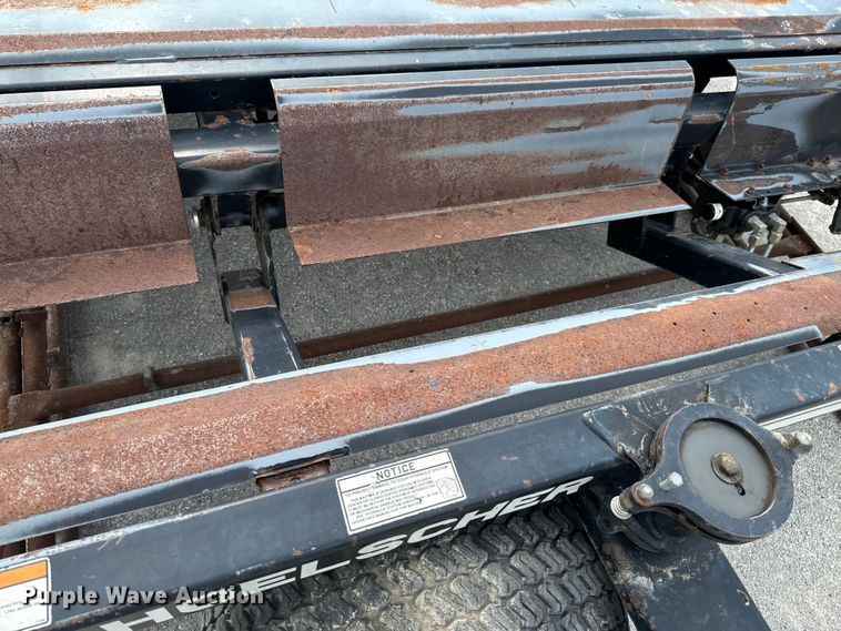 image for item DX0933 Hoelscher 1000 bale accumulator