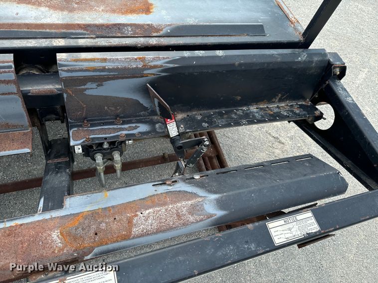 image for item DX0933 Hoelscher 1000 bale accumulator