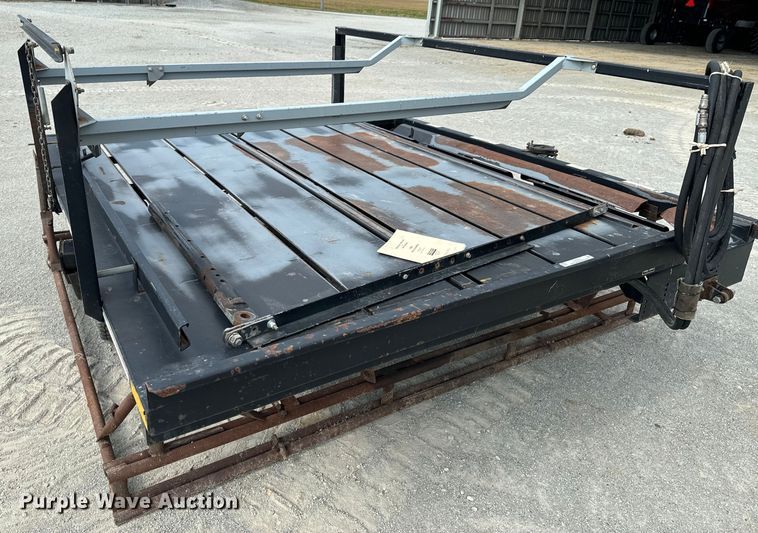 image for item DX0933 Hoelscher 1000 bale accumulator