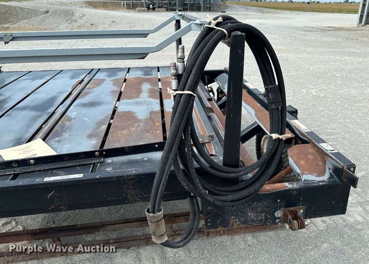 image for item DX0933 Hoelscher 1000 bale accumulator