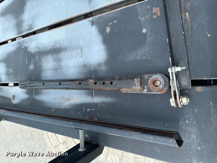 image for item DX0933 Hoelscher 1000 bale accumulator