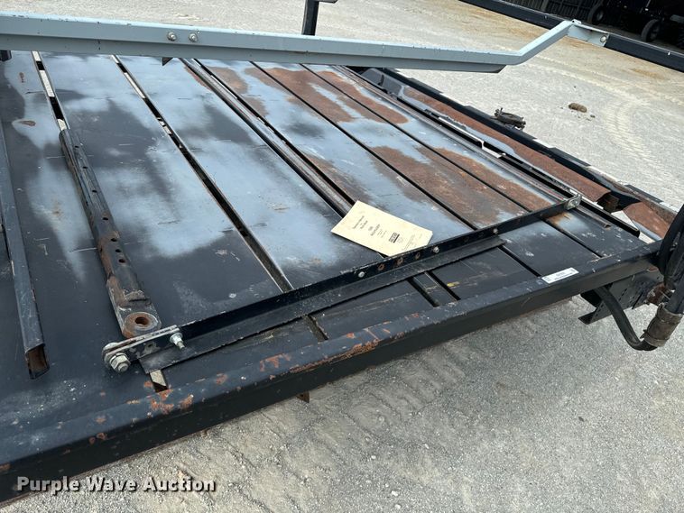 image for item DX0933 Hoelscher 1000 bale accumulator