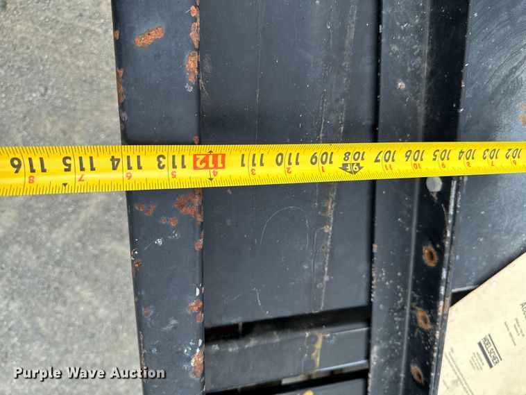 image for item DX0933 Hoelscher 1000 bale accumulator