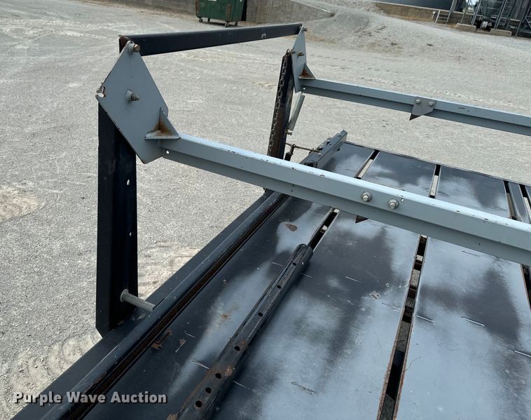 image for item DX0933 Hoelscher 1000 bale accumulator