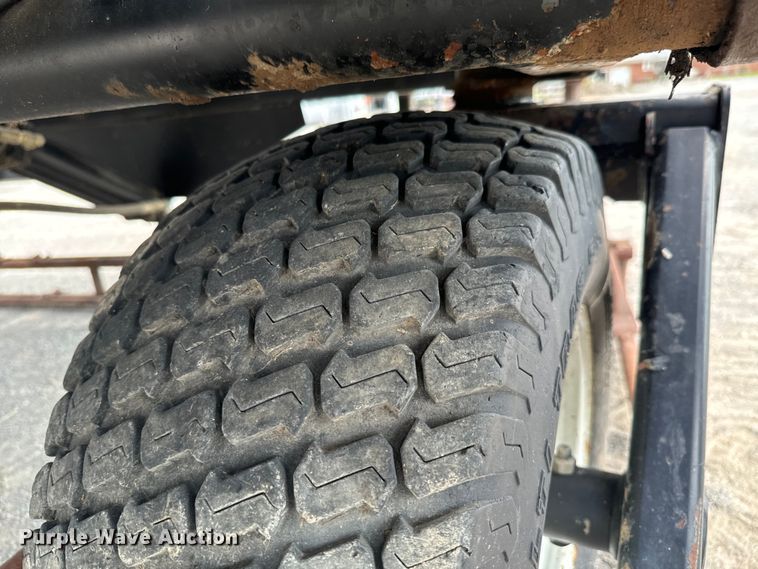 image for item DX0933 Hoelscher 1000 bale accumulator