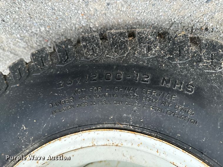 image for item DX0933 Hoelscher 1000 bale accumulator