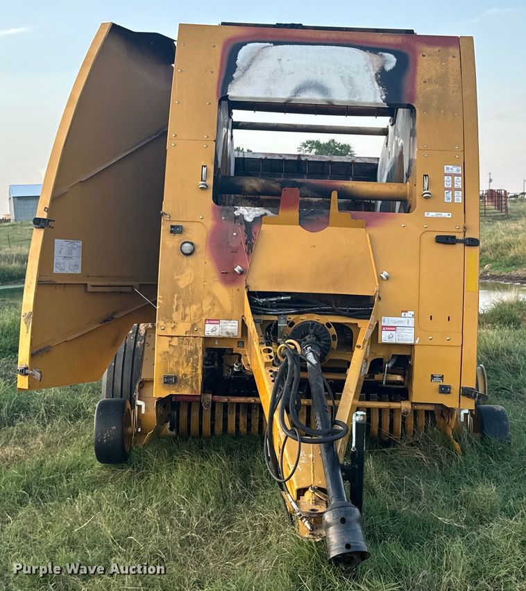 image for item DX0939 Vermeer 604N round baler