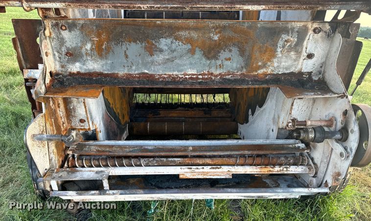 image for item DX0939 Vermeer 604N round baler