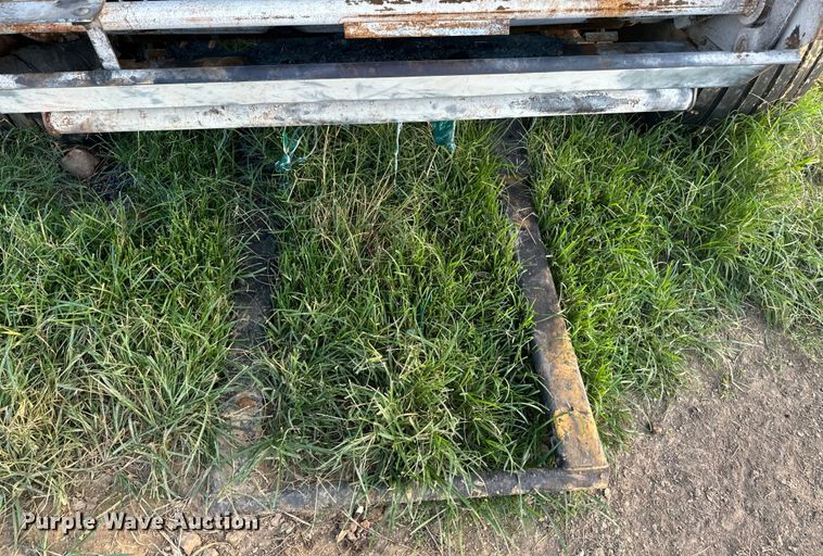 image for item DX0939 Vermeer 604N round baler