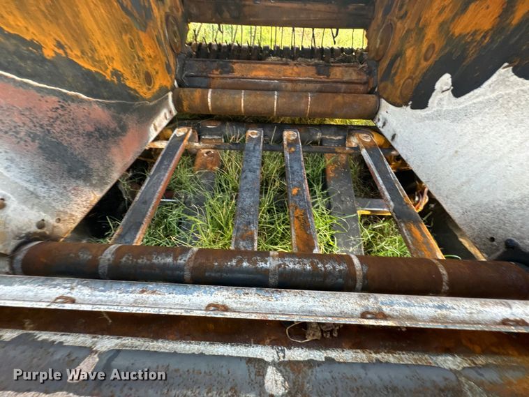 image for item DX0939 Vermeer 604N round baler