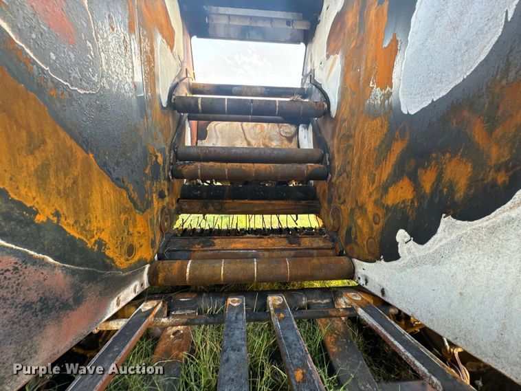 image for item DX0939 Vermeer 604N round baler