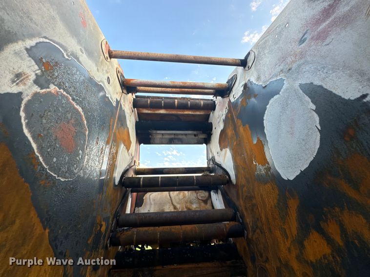 image for item DX0939 Vermeer 604N round baler