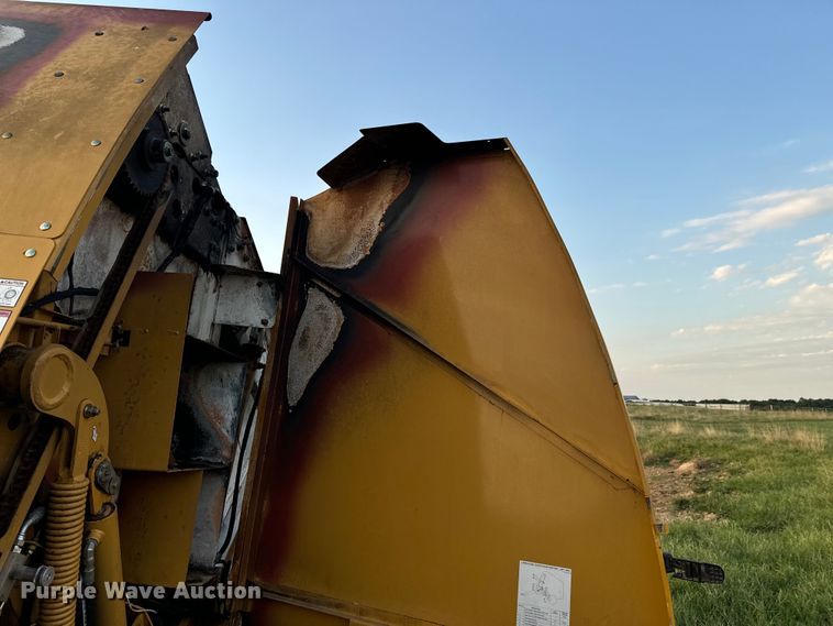 image for item DX0939 Vermeer 604N round baler