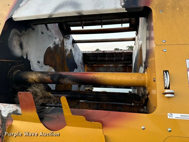 image for item DX0939 Vermeer 604N round baler