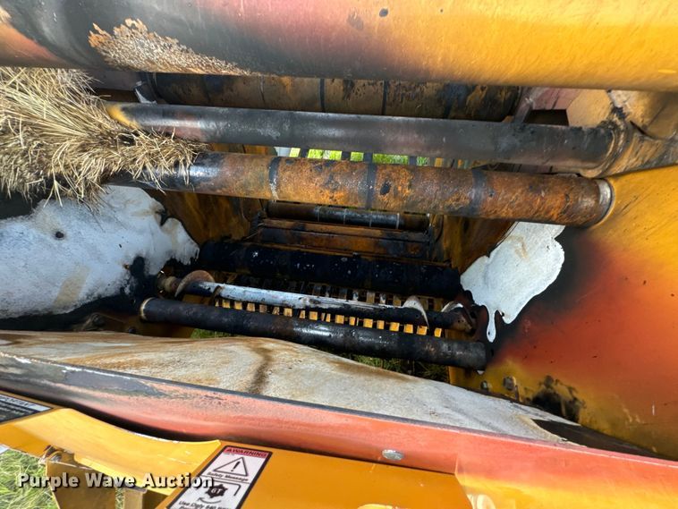 image for item DX0939 Vermeer 604N round baler