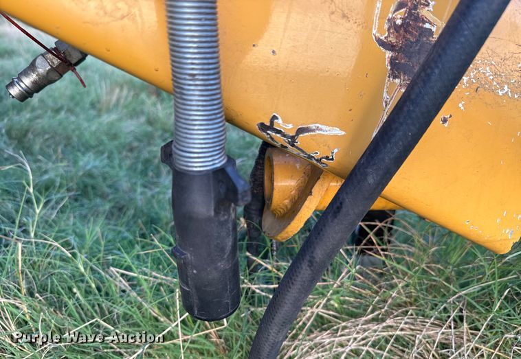 image for item DX0939 Vermeer 604N round baler