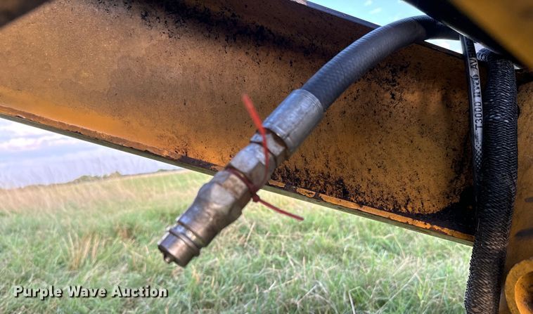 image for item DX0939 Vermeer 604N round baler